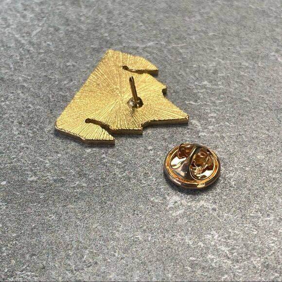 Castle Alice in Wonderland Collection Enamel Pin - Picture 4 of 6